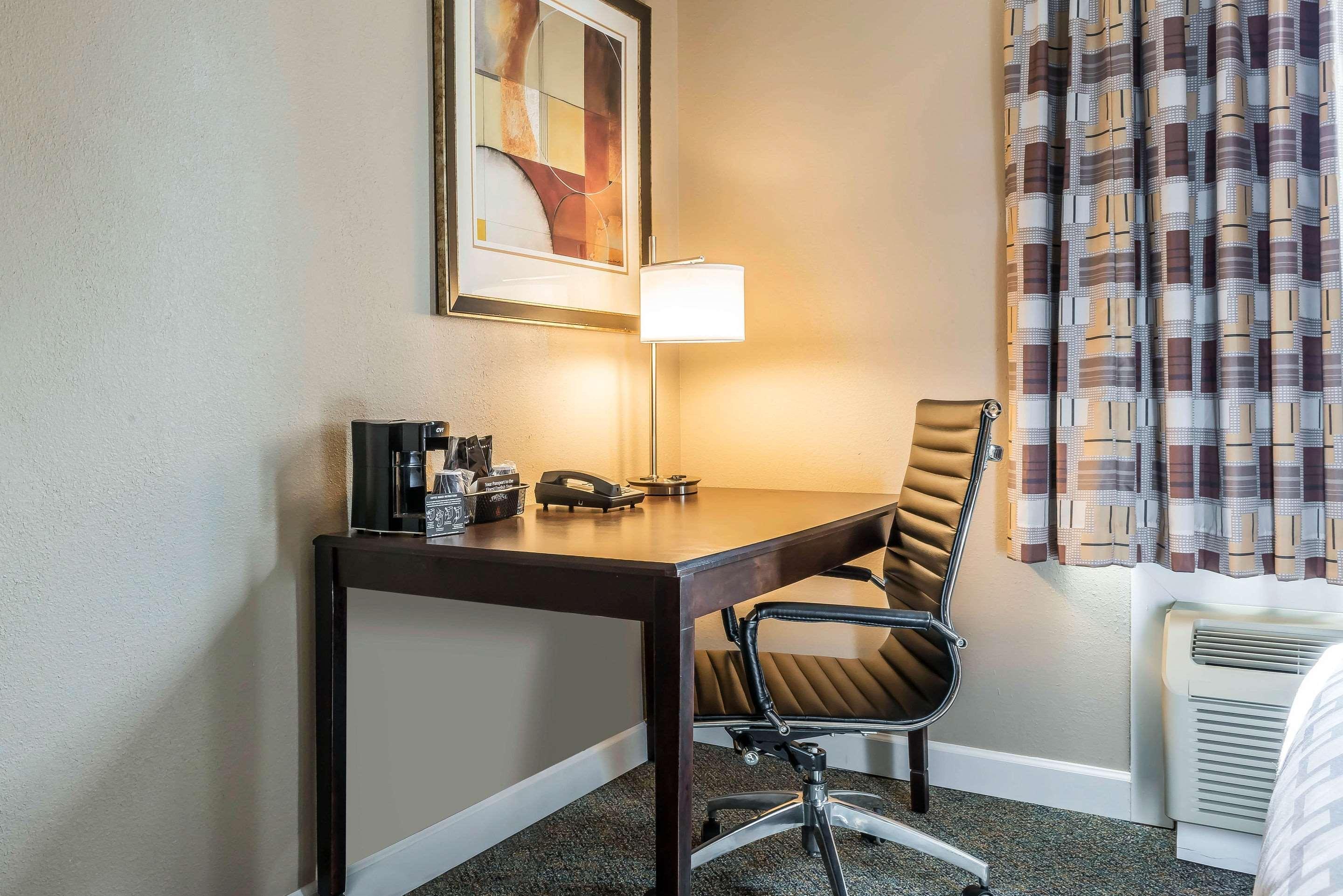 Clarion Inn Belle Vernon Bagian luar foto