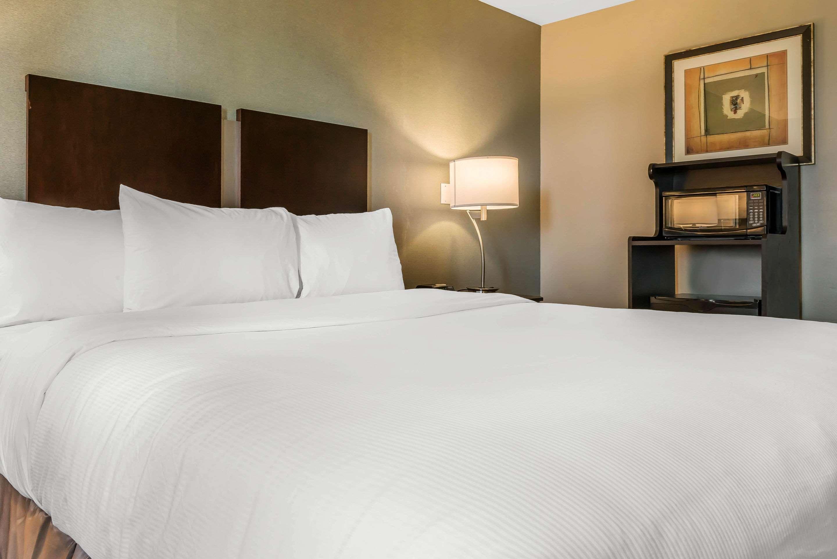 Clarion Inn Belle Vernon Bagian luar foto