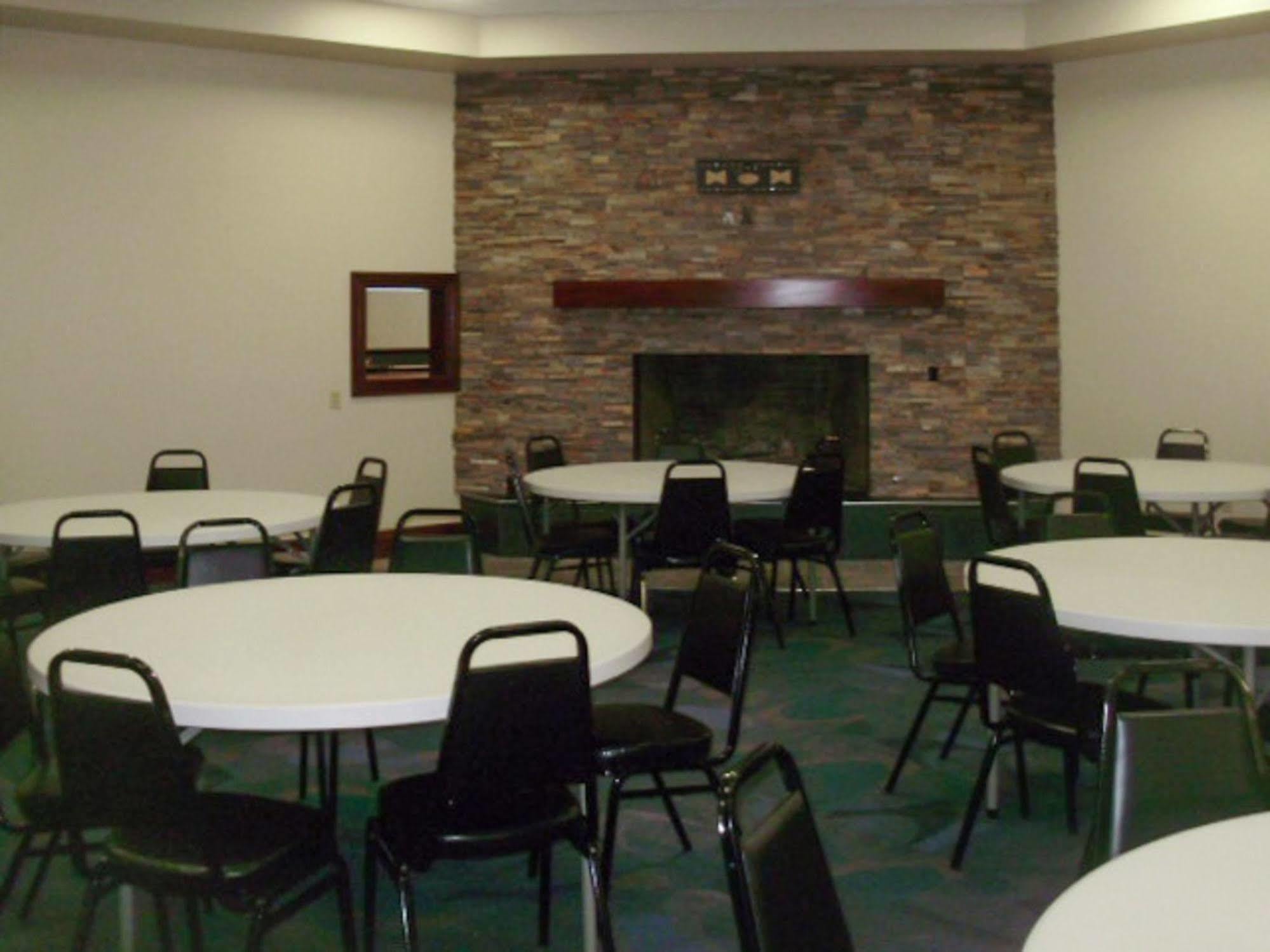 Clarion Inn Belle Vernon Bagian luar foto