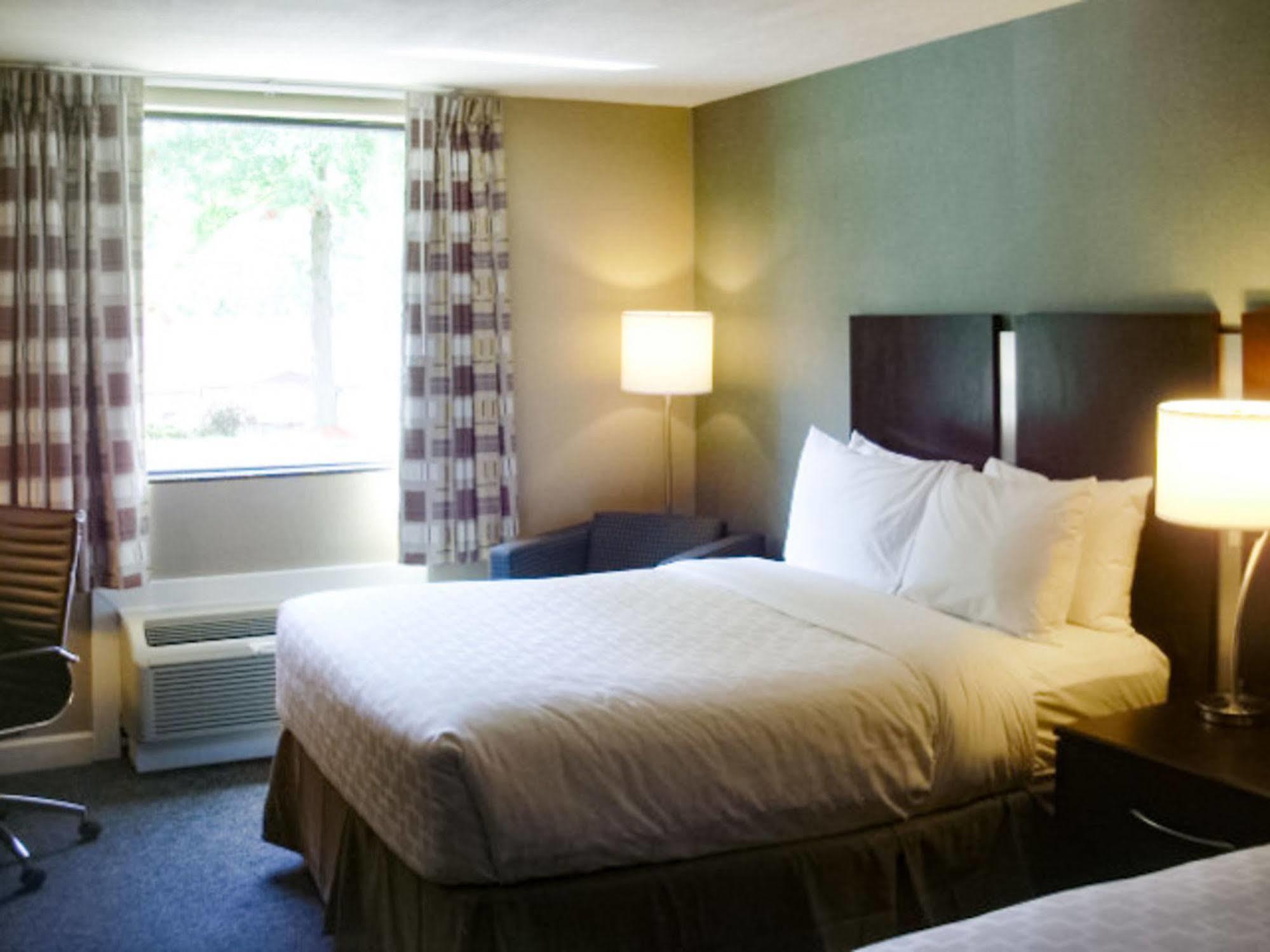 Clarion Inn Belle Vernon Bagian luar foto