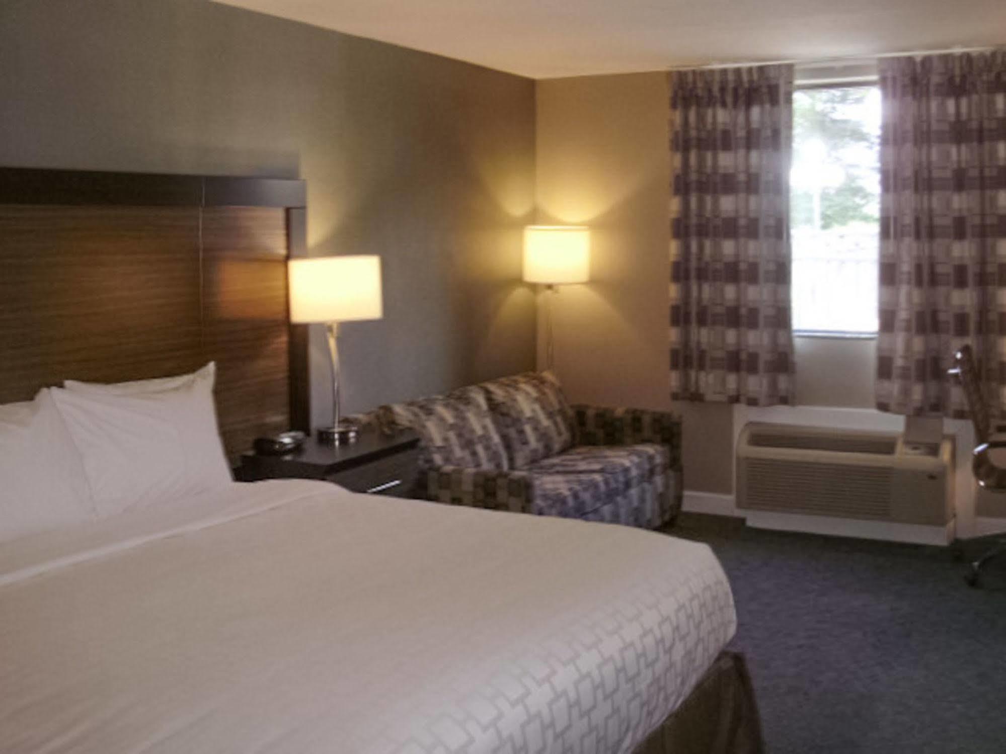 Clarion Inn Belle Vernon Bagian luar foto